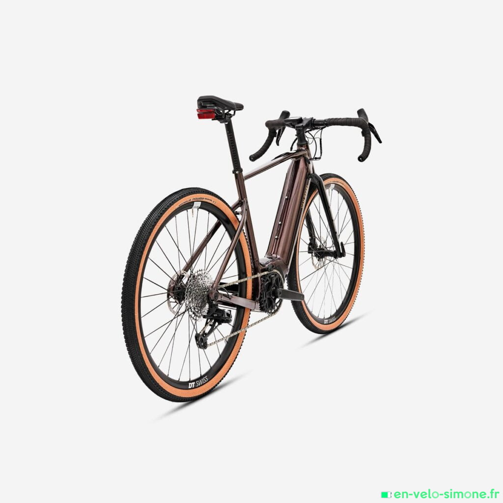 Quelle est la différence entre un vélo de route et un vélo de gravel ? - Conseils 4 meilleur vélo gravel électrique - en-velo-simone.fr - Van Rysel E-GRVL AF MD