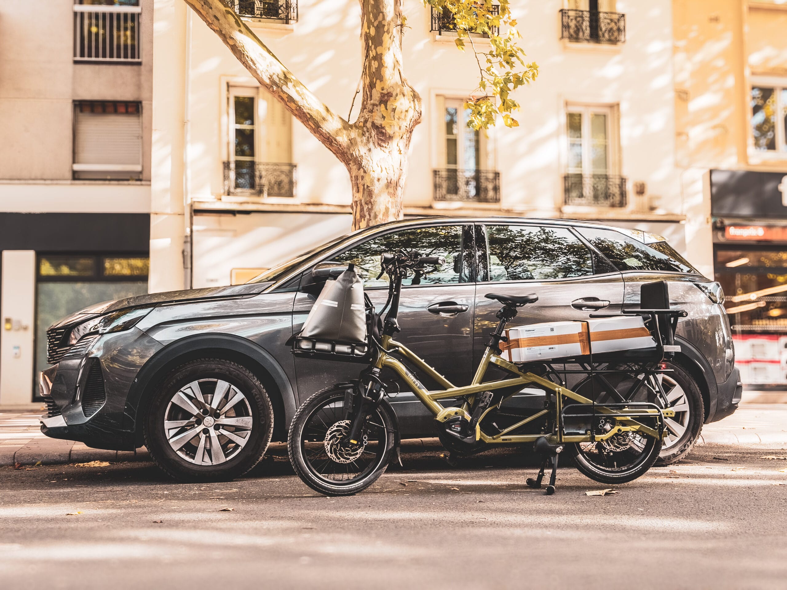 Évolution de la mobilité urbaine avec vélos, trottinettes et voiturettes électriques - en-velo-simone.fr