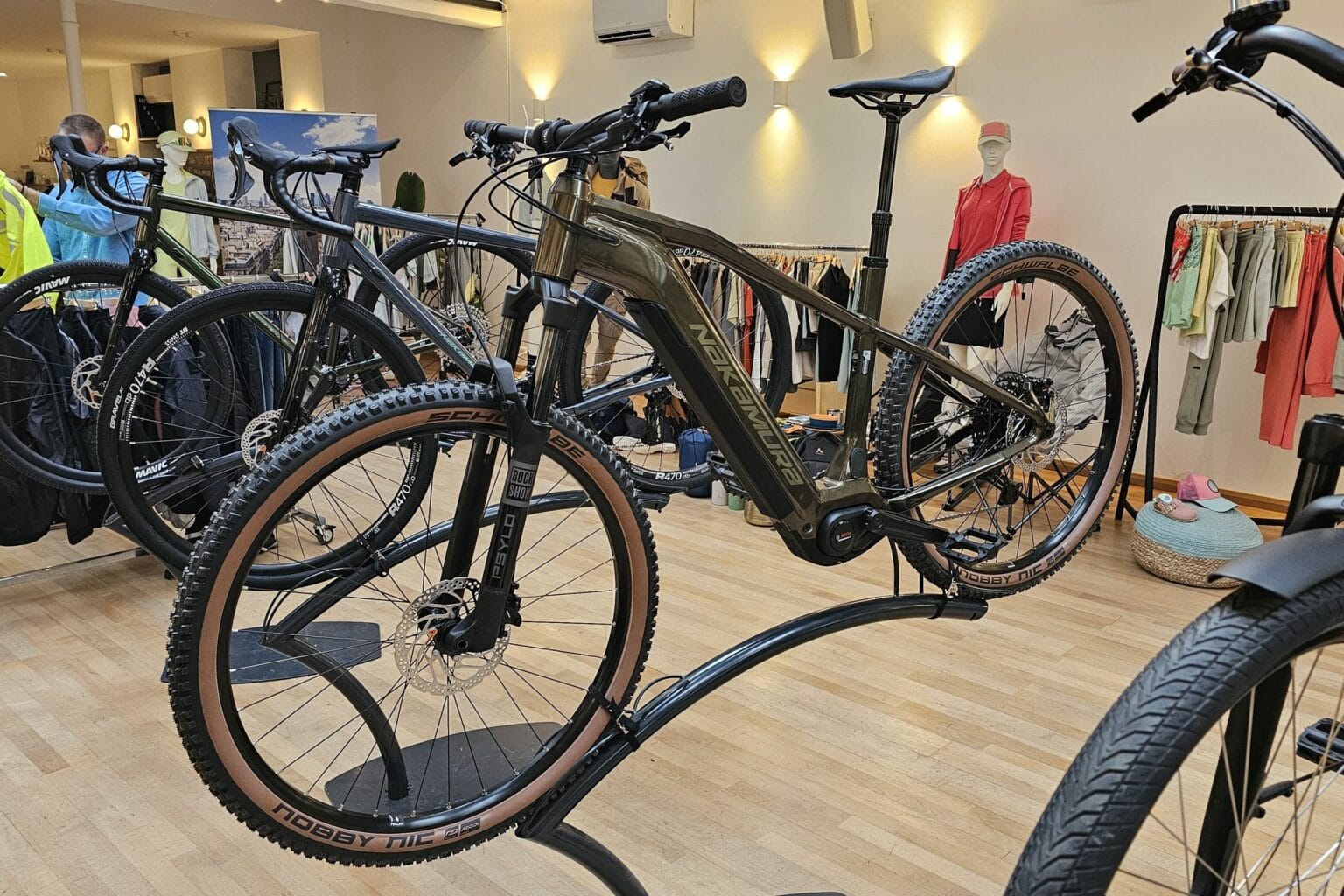 Intersport monte en gamme avec le Nakamura E-Summit 990 et Bosch - Actualité 1 Nakamura E-Summit 990 : premier VTT électrique Bosch signé Intersport