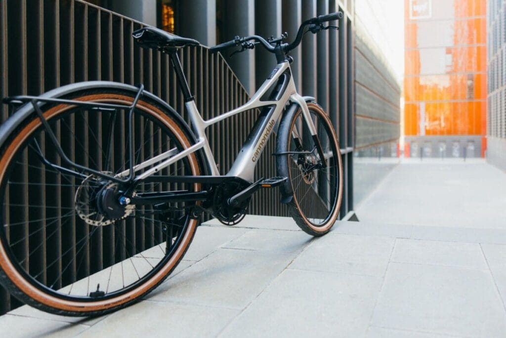 Cannondale FlyingV le vélo électrique carbone ultra léger - meilleur vélo électrique - en-velo-simone.fr