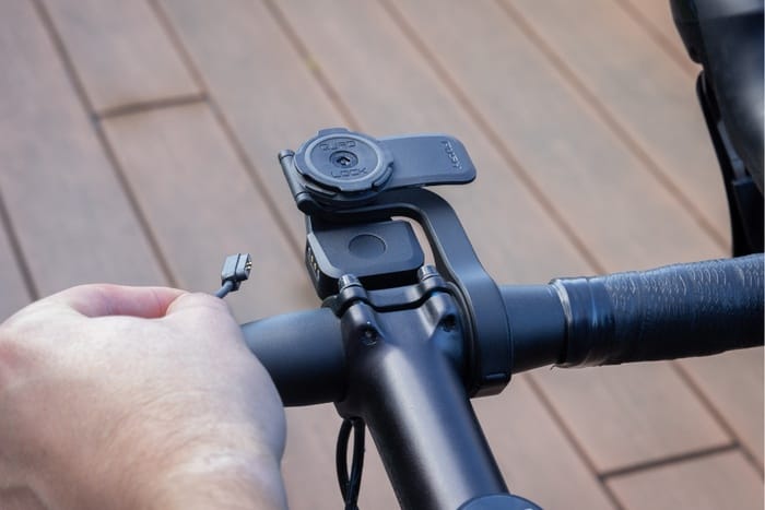Quad Lock Bike Alarm and Finder : L'accessoire 2-en-1 qui protège votre vélo électrique - Actualité 2 Quad Lock Bike Alarm and Finder - en-velo-simone.fr - meilleur vae