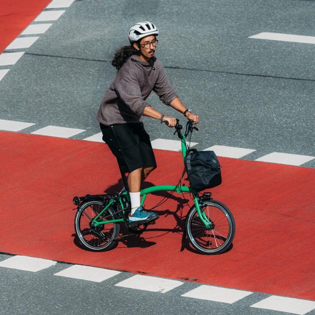 velo-pliant-electrique-brompton-electric-c-line-4-vitesses - meilleur vae pliant - en-velo-simone.fr