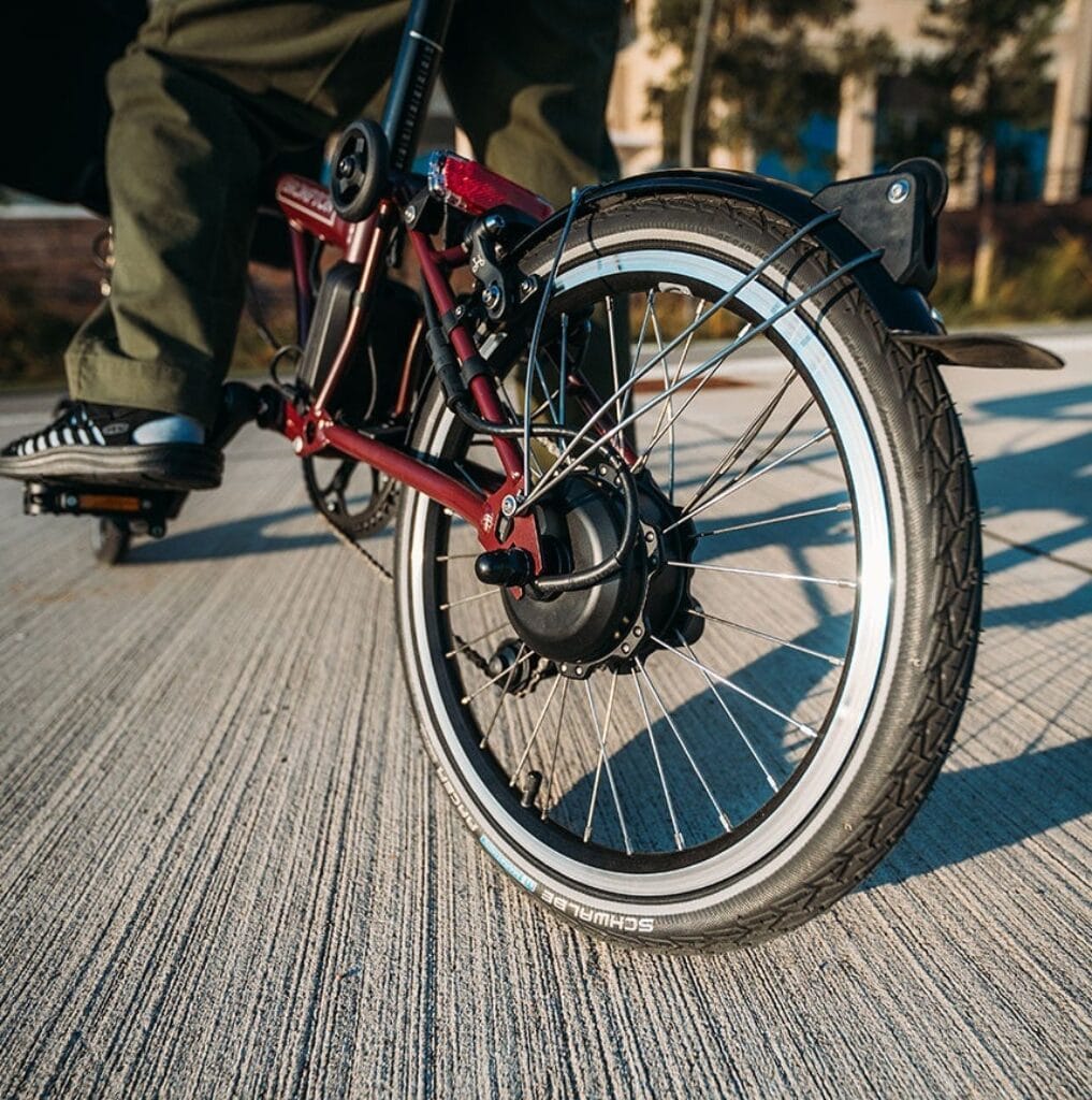 velo-pliant-electrique-brompton-electric-c-line-4-vitesses - meilleur vae pliant - en-velo-simone.fr
