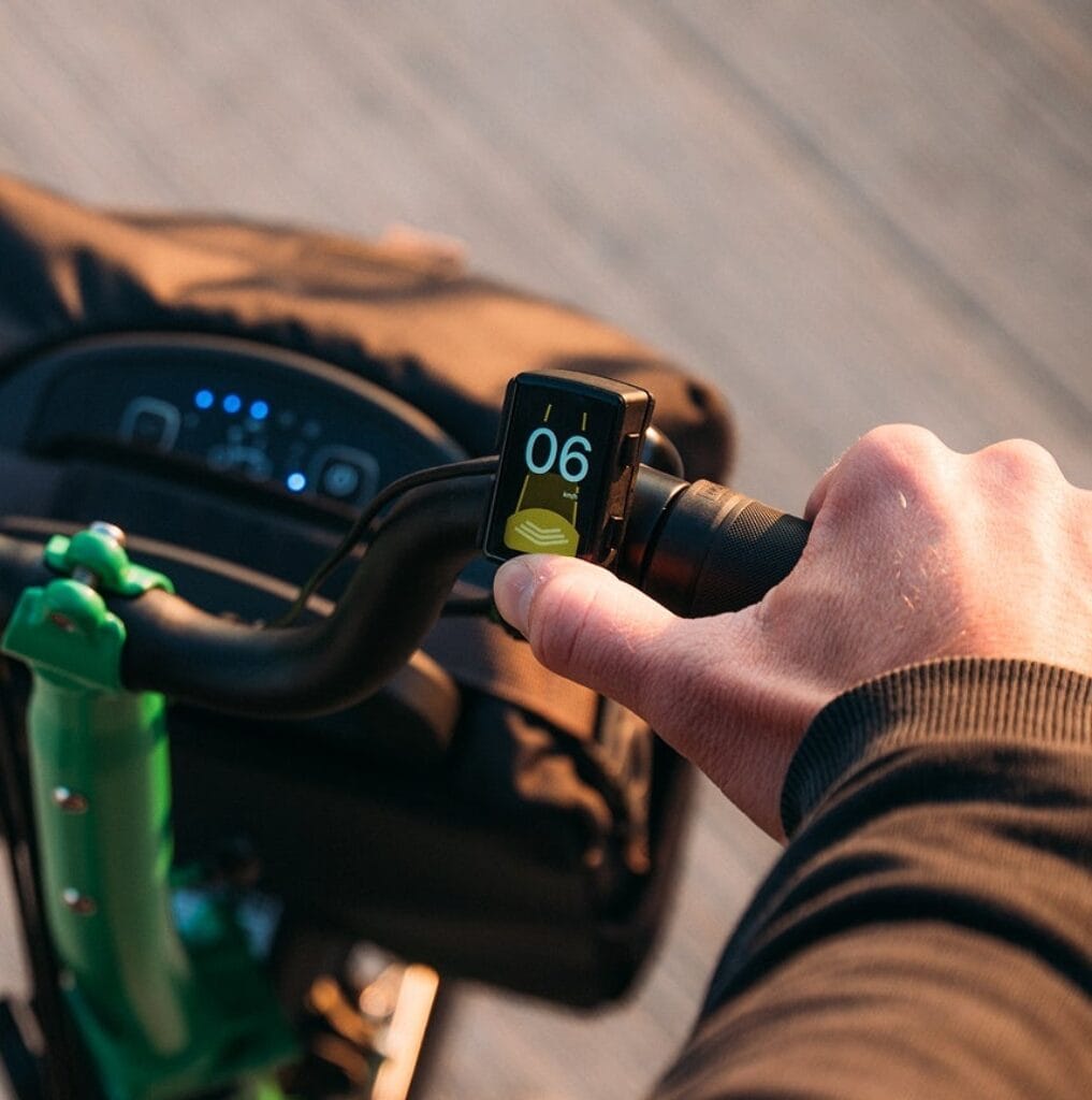 velo-pliant-electrique-brompton-electric-c-line-4-vitesses - meilleur vae pliant - en-velo-simone.fr