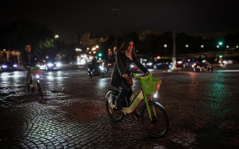 Faire du vélo la nuit comment rester visible de profil et en sécurité - en-velo-simone.fr